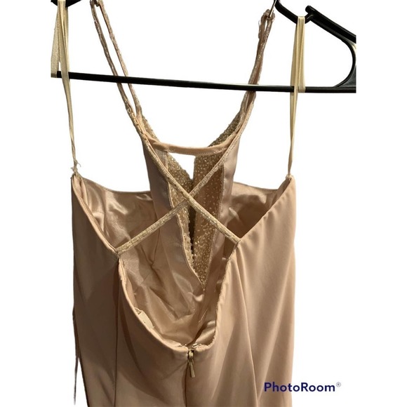 Dress - Picture 3 of 4